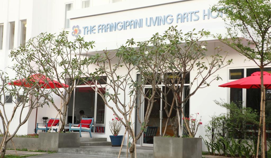 The Frangipani Living Arts Hotel And Spa Пном Пен Екстериор снимка