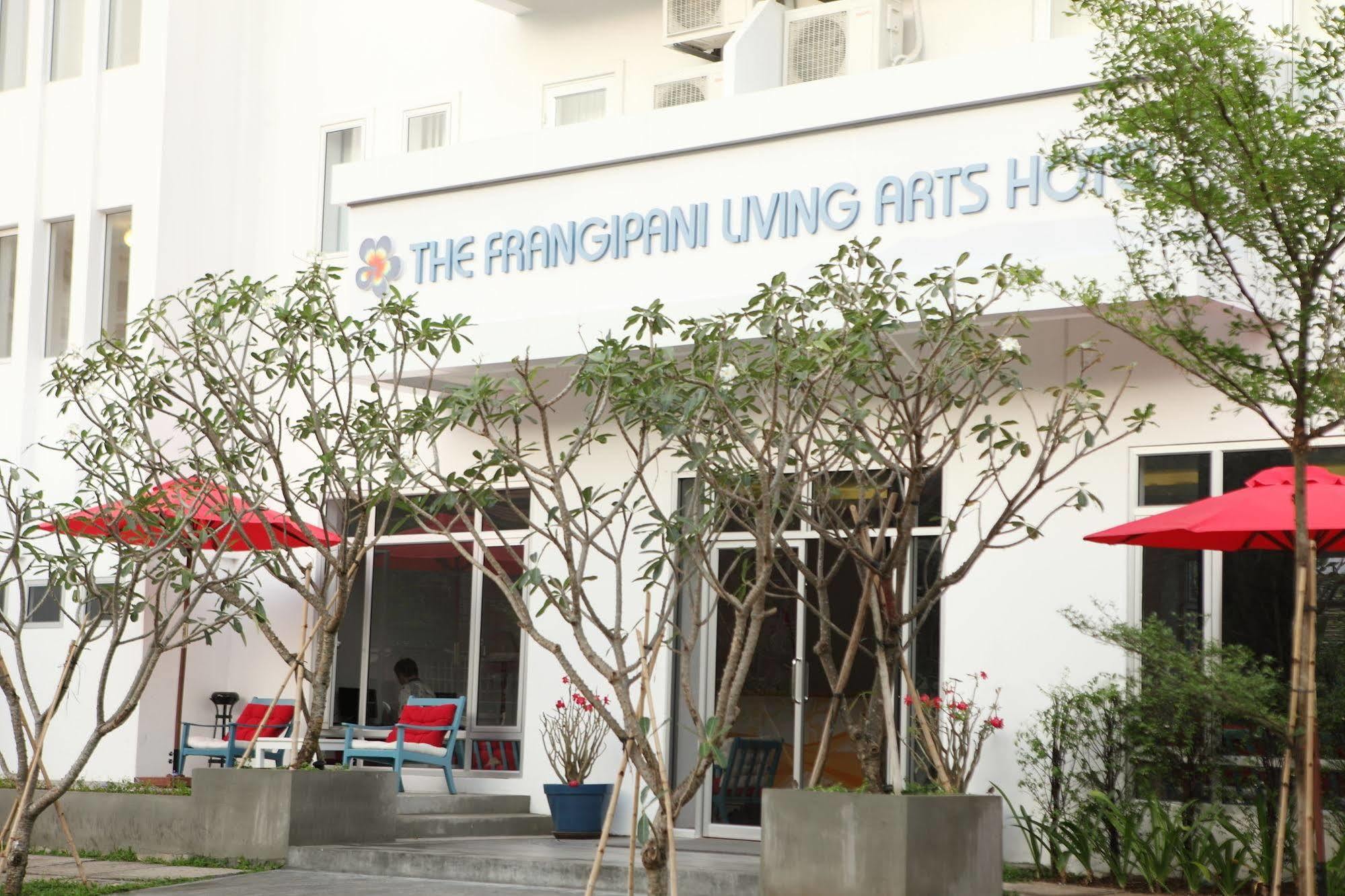 The Frangipani Living Arts Hotel And Spa Пном Пен Екстериор снимка
